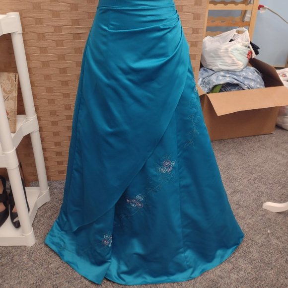 Masquerade, blue embroidered simple prom dress, size 7/8 - Picture 3 of 6
